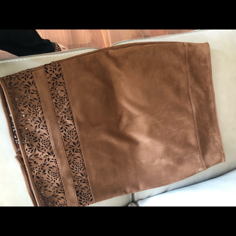 Size large, color tan suede. Brand Thalia